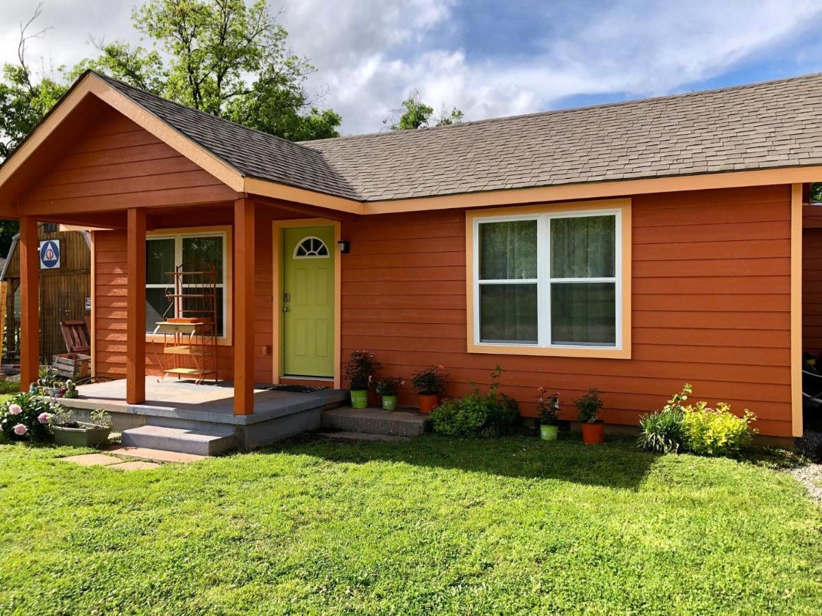 Ez 1 Mile To Fort Sill! Pumpkin Cottage Sleeps 9, Grills, Firepit, Laundry Lawton Exterior foto